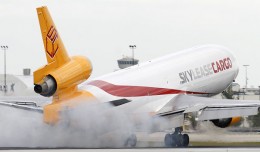 Skylease Cargo MD-11 in Miami