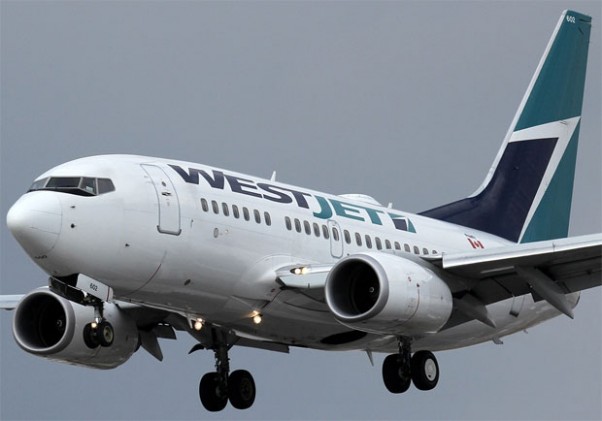 A baby WestJet Boeing 737-600 (C-GWSB) on final approach to Toronto Pearson International Airport. (Photo by Kaz T)