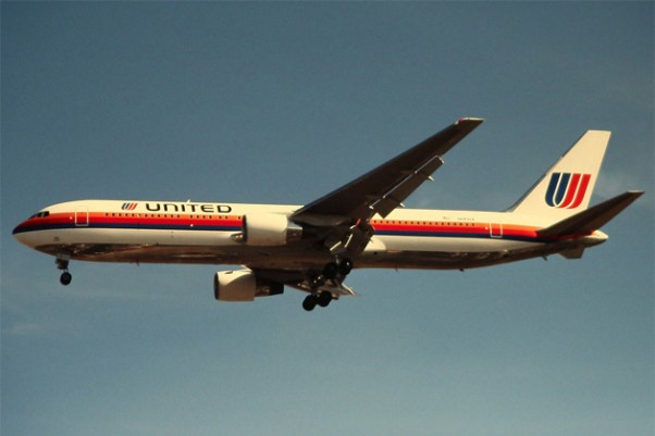 A United Airlines Boeing 767-300ER (N643UA) landing in London, circa 1991