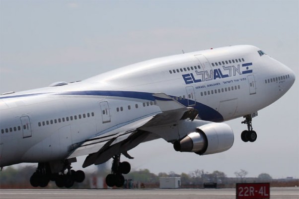 El Al Boeing 747-400 (4X-ELD) departing JFK's Runway 22R enroute to Tel Aviv. (Photo by Mario Craig)