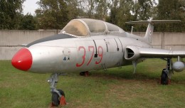 Aero L-29 Delfin on display at the Museum of Hungarian Aviation.