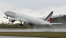 Air France's newest Boeing 777-300ER (F-GZNL) takes off for Paris on its delivery flight. (Photo by Boeing)
