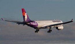 The first ever Hawaiian Flight 50, an Airbus A330-200 (N386HA), on short final for New York's Kennedy Airport. (Photo by Eric Dunetz)
