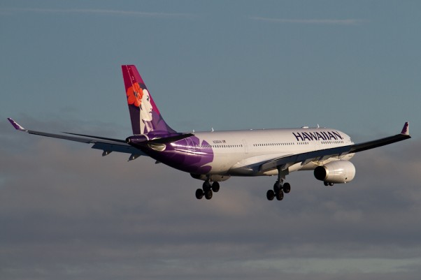 The first ever Hawaiian Flight 50, an Airbus A330-200 (N386HA), on short final for New York's Kennedy Airport. (Photo by Eric Dunetz)