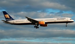 Icelanair's lone Boeing 757-300 (TF-FIX) arrives at London Heathrow. (Photo by Gordon Gebert)