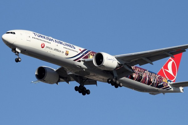Turkish Airlines Boeing 777-300ER wearing a special FC Barcelona livery. (Photo by Kaz T)