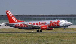 Jet2.com Boing 737-300 (G-CELI) "Manchester Jet". (Photo by Juergen Lehle, CC BY-SA)
