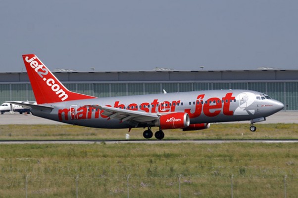 Jet2.com Boing 737-300 (G-CELI) "Manchester Jet". (Photo by Juergen Lehle, CC BY-SA)