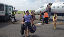Passengers evacuate US Airways Flight 3652 at Reagan National. (Photo by Sarah Dunn via Twitter)