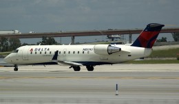 An Atlantic Southeast Airlines Bombardier CRJ-200 (N857AS) painted in Delta Connection colors. (Photo by Mark Lawrence)