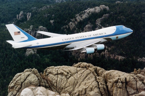 A US Air Force Boeing VC-25 (SAM 29000) flies over Mount Rushmore. (Photo by US Air Force)