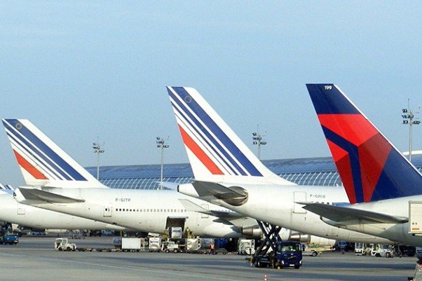 Air France and Delta tails lined up in Paris. (Photo by Mathieu Marquer via Flickr, CC-BY-SA)