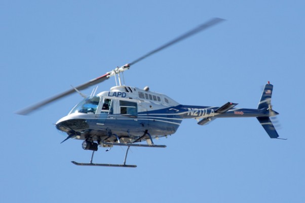 Los Angeles Police Department (LAPD) Bell 206 Jetranger helicopter (N211LA). (Photo by Matthew Field via wikimedia, CC-BY-SA)