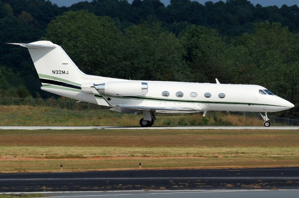 Magic Johnson's Gulfstream III (N32MJ). (Photo by Andrew W. Sieber via Flickr, CC-BY-NC)