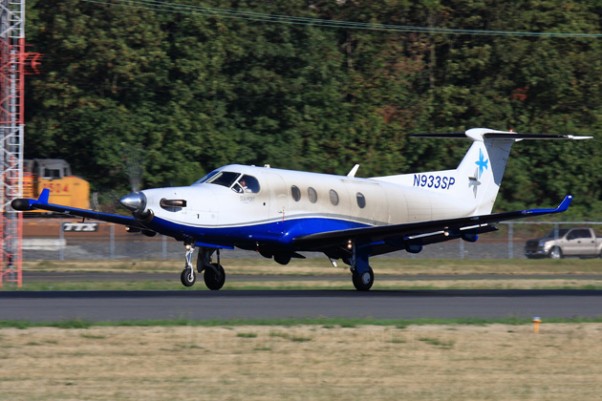 A particularly dirty SeaPort Airlines Pilatus (N933SP) takes off from Boeing Field. (Photo by Jeremy Dwyer-Lindgren)