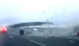 Tupolev Tu-204 crash in Moscow captured on video.