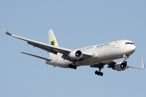 An AeroSvit Boeing 767 on approach to JFK. (Photo by Jason Rabinowitz)