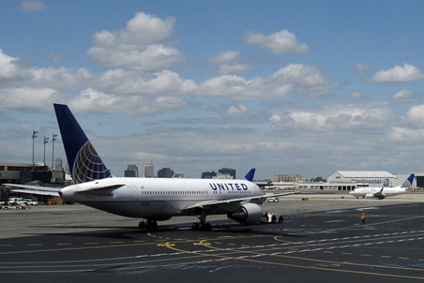 United ops at Newark Airport. (Photo by InSapphoWeTrust via Flickr, CC-BY-SA)