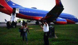 @shimmerskies A clearer picture here @NYCAviation @SouthwestAir pic.twitter.com/xzIMS6pjcA